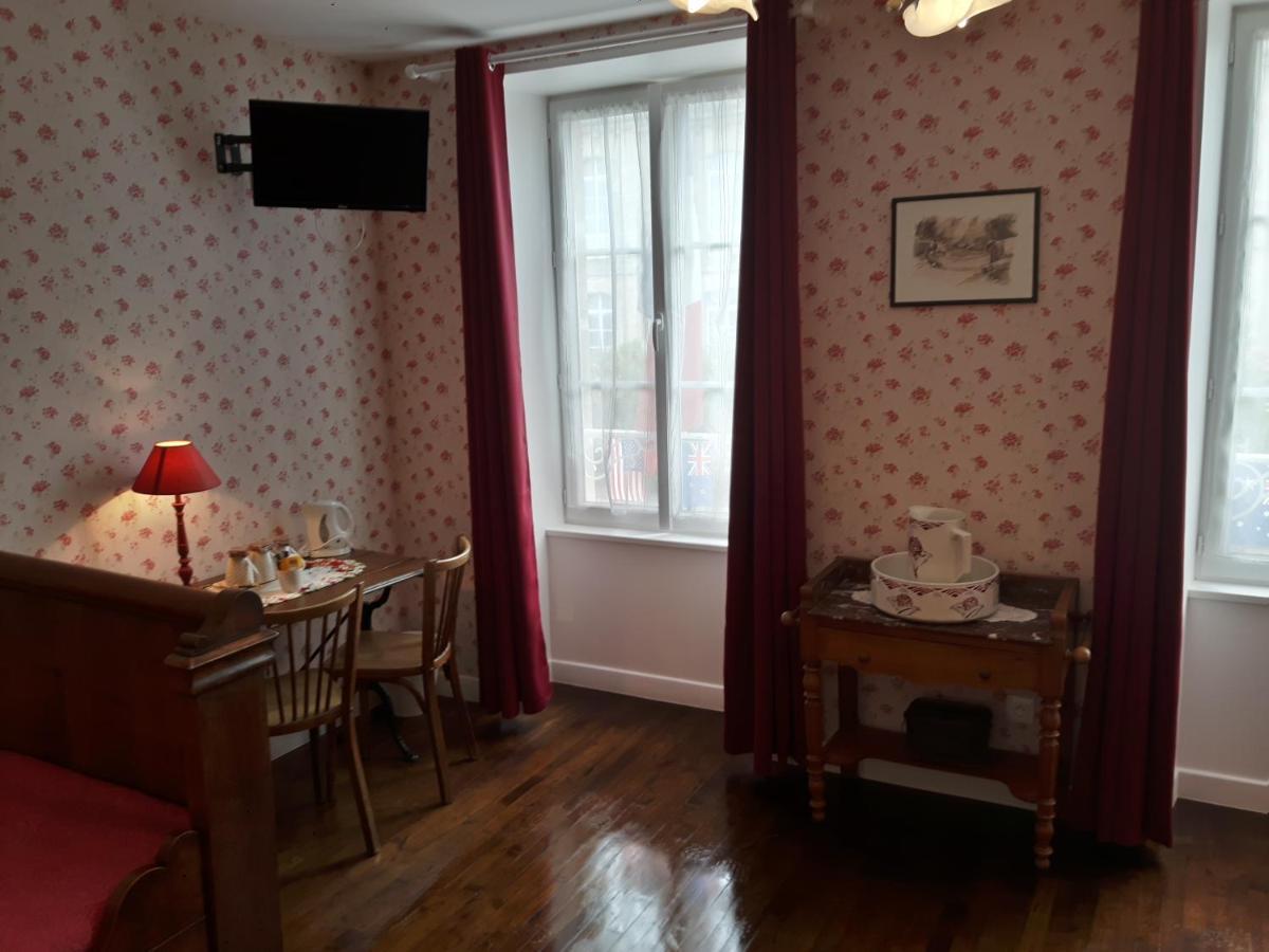 Chambres D'Hotes Et Table D'Hotes- Valentine 44 Sainte-Mere-Eglise Exterior photo