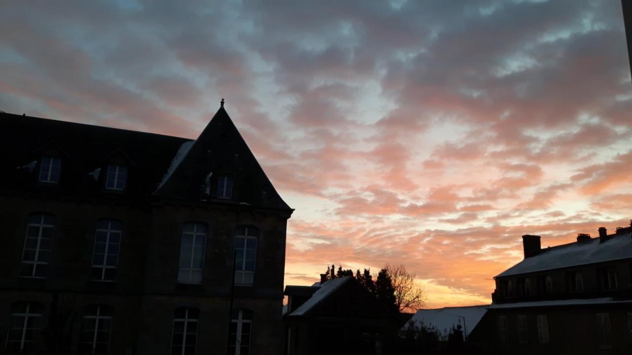 Chambres D'Hotes Et Table D'Hotes- Valentine 44 Sainte-Mere-Eglise Exterior photo